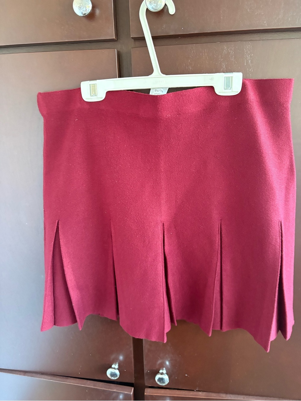 Suzy Shier Women’s Pleated knit Mini Skirt - Burgundy size XL